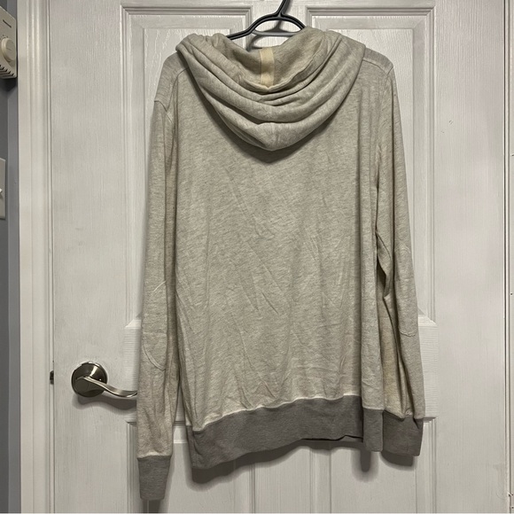 5/$100 H&M Cream Pullover - Picture 3 of 3